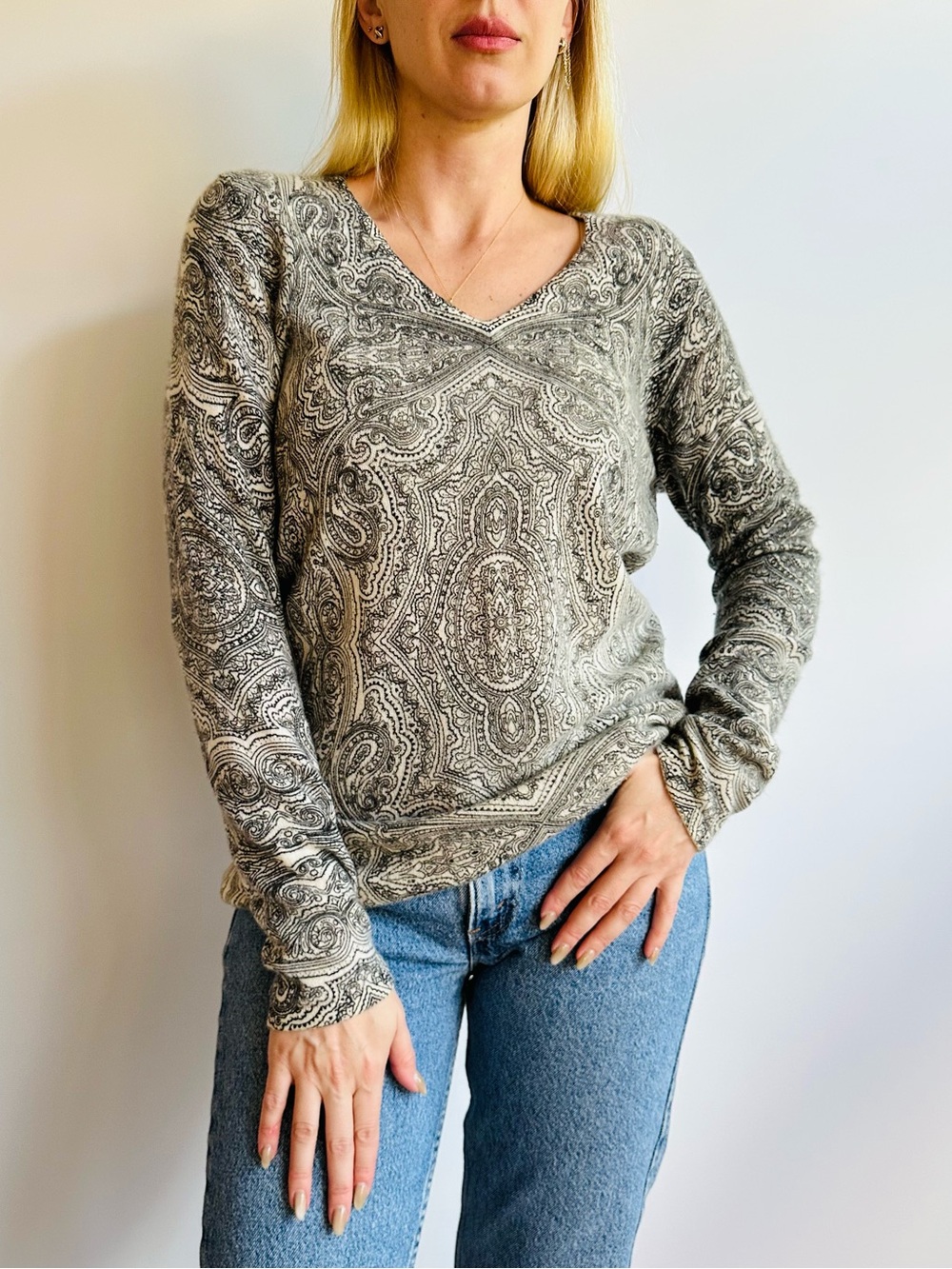 Saks Fifth Avenue 100% Cashmere Paisley V-Neck Sweater Quiet Luxury Boho Soft